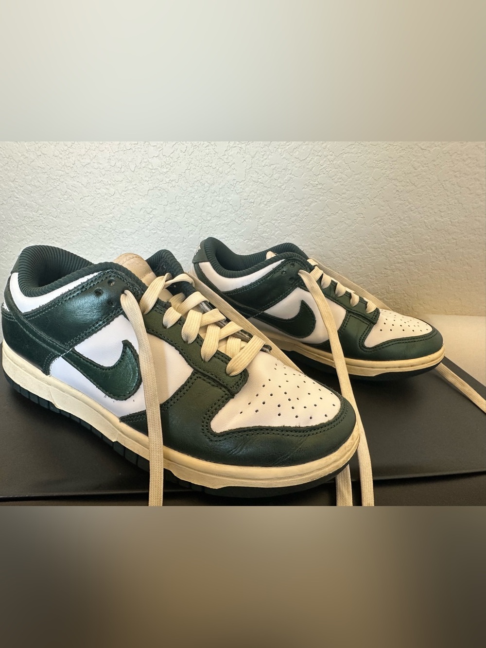 Nike Low-Top Sneakers in White and Dark Green
